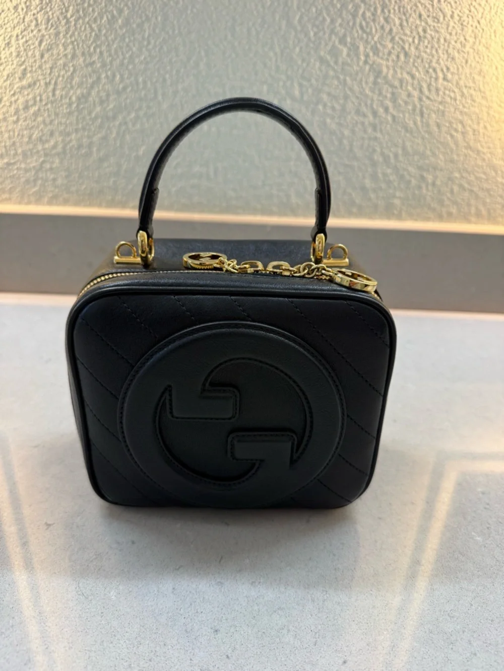 Gucci Blondie Black Leather Crossbody with Gold GG Charm Zippers - Picture 2 of 9